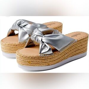 NWOT WOMEN'S CHARLES BY CHARLES
DAVID SCOOP PLATFORM SANDALS 
size 7.5